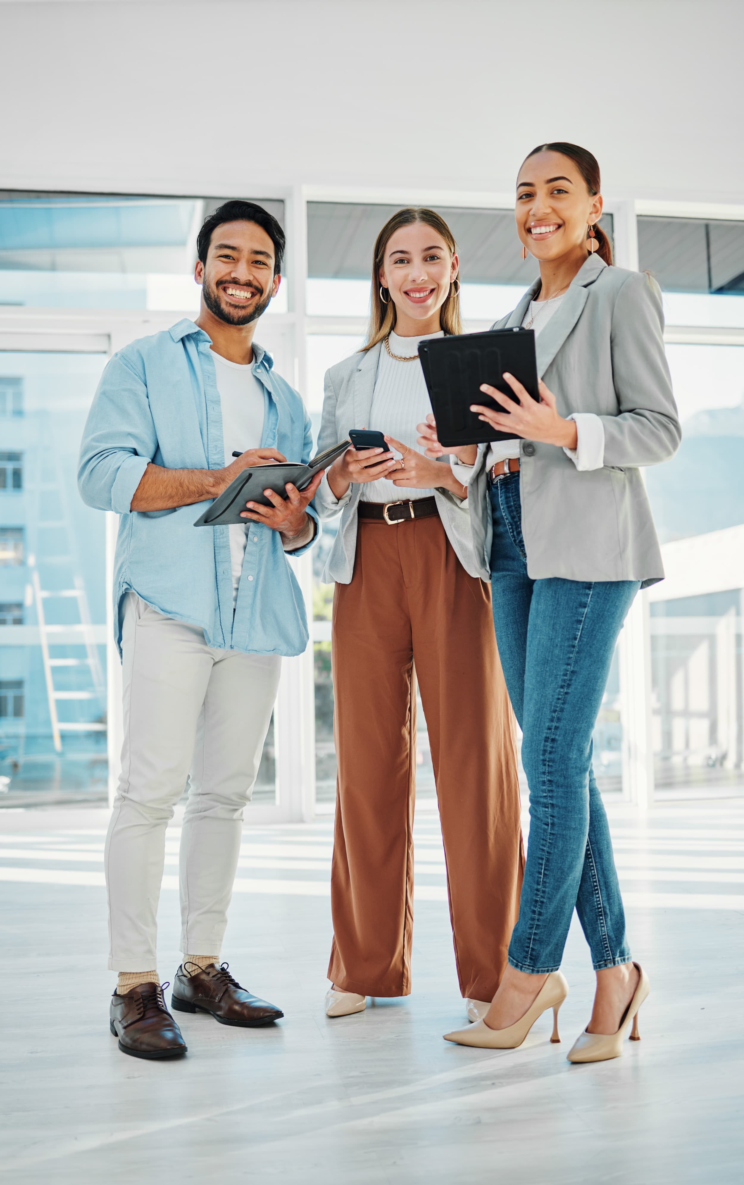 grupo de personas en oficina